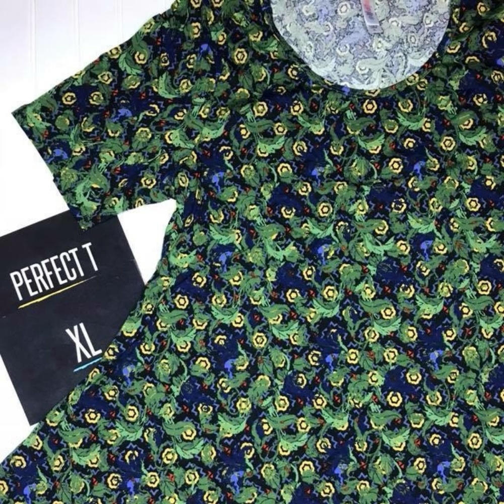 LuLaRoe XL Perfect T - so flattering!